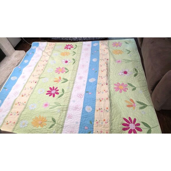 Pottery Barn Kids Floral Patchwork Quilt Throw Blanket Embroidered Daisy Size 86 - Picture 2 of 10